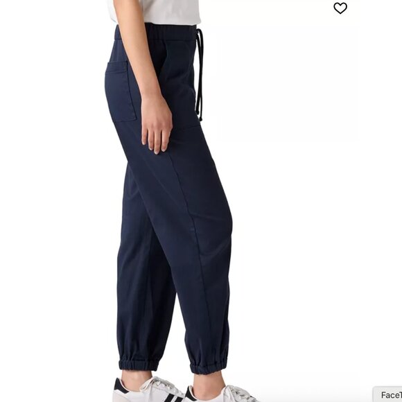 Levi's Women's Mid-Rise Essential Joggers - Picture 3 of 5